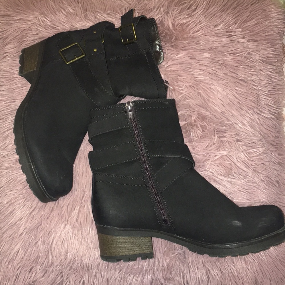 Brown booties💖